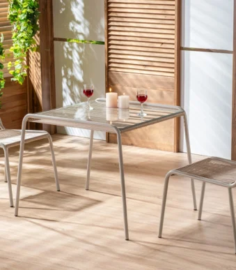 0d2e3a8ac7914de29c41e4a4376c38e2